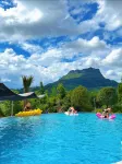 Yinjiang Yingmei Lake Hillside Hotel (Dashengdun Scenic Area Branch) فنادق في ينغ جيانغ