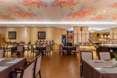 Rose Plaza Hotel Отели рядом с достопримечательностью «Chongqing Vocational Institute of Tourism»