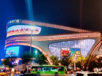 長安・希辰TechFeel智能奢品飯店（阿房宮南地鐵站西鹹吾悅廣場店） 王寺附近的飯店
