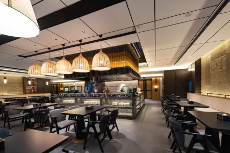 Yueyang Haofeng Wyndham Hotel (Yueyang High-speed Railway East Station) Отели рядом со станцией Yueyang East Railway Station