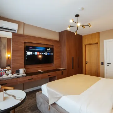 White Breeze Hotel Отели рядом с достопримечательностью «Крепость Рамана»