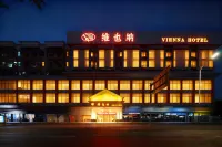 維也納酒店（深圳龍崗龍園地鐵站店） 鄰近王斌裝飾全屋定製（百富城KTV店）的酒店