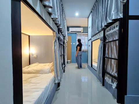 เตียงเดี่ยวในห้อง Dorm