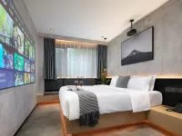 Ju·Joy hotel (Wu Yi Square) Hotels near Python Hole