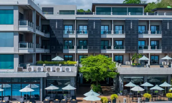 Two Seasons Coron Bayside Hotel