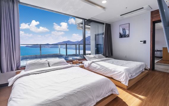 르그랑블루 수영장