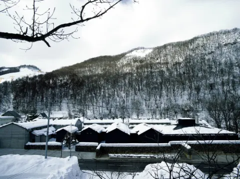 Otaru Retreat by Onko Chishin