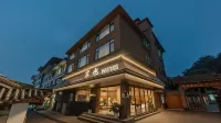 霧也 WOO YEAH 湯池飯店（峨眉山報國寺旅遊客運中心店） - 酒吧