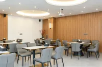 Jinyue Hotel (Lingqu Water Street Branch)