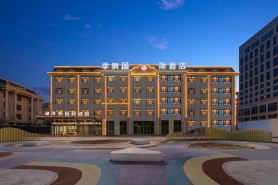 Jifeng International Hotel (Chifeng Yulong Airport)