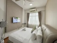 Grandview 360 Large space living area 5min to CIQ - Kitchens