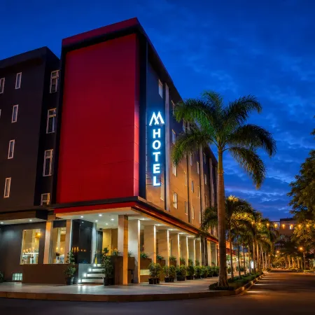 M Hotel Отели рядом с достопримечательностью «Блок М»