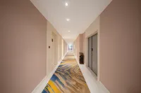 Yunying Baojing Shikong E-Sports Hotel (Hua Wuyue Plaza Huaxing Road) - parking