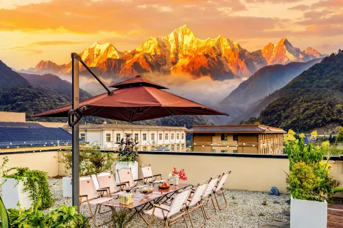 Buyou Bieyuan (Moxi Ancient Town, Hailuogou Glacier Forest Park Visitor Center Branch) - 온천