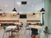 Premiere Classe Warsaw Airport Hotels near أورسينوف