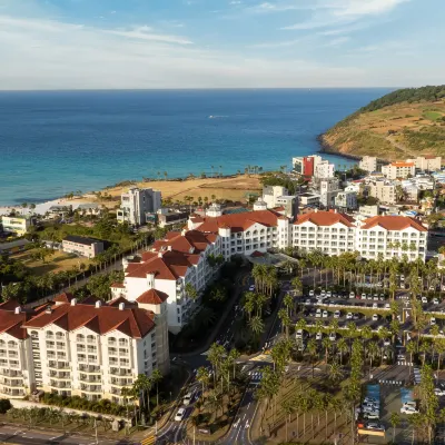 Sono Belle Jeju Hotels near Dolharbang Park
