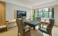 Interstate Honghu Hotel - 3-Star