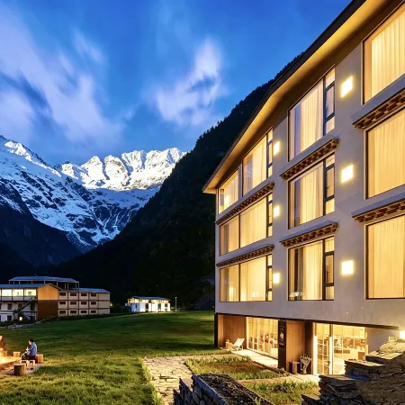 Yubeng Manshan MANSHAN · Golden Snow Bonfire Private Hot Spring Manor