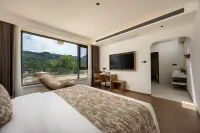 Yunzhi Yue Homestay (Qiyunshan Mountain Ecological And Cultural Tourism Zone) - balcony