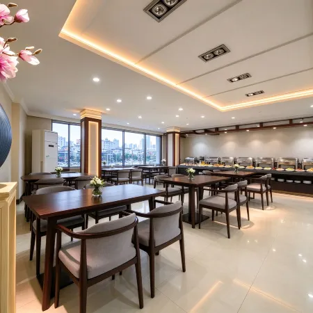 Holiday Inn (Fuyang Yingzhou District City Normal College)