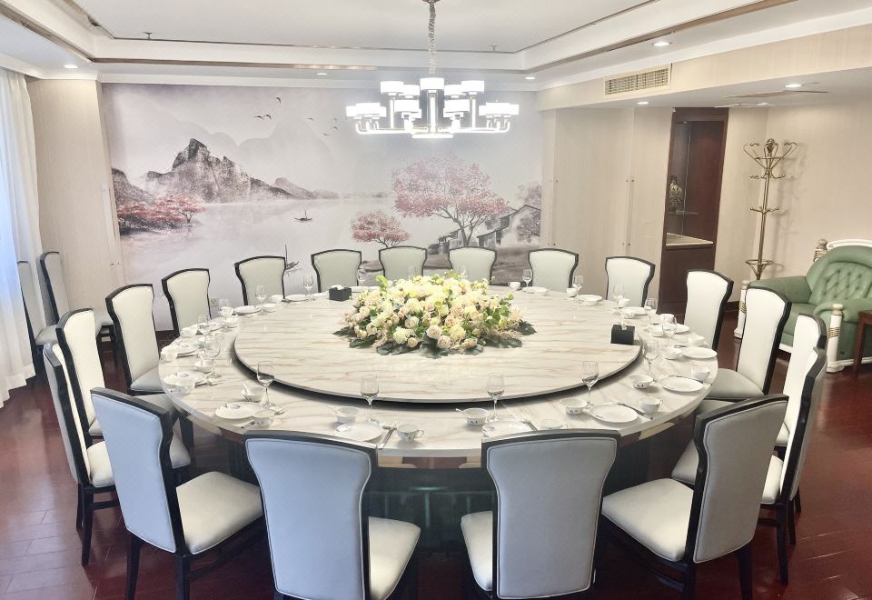 4. 메이페어 셀러브..