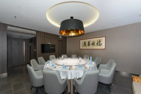 Jialong International Hotel Отели рядом с достопримечательностью «Jintai Taoist Temple»