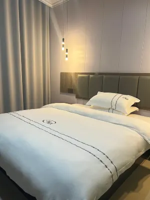 Hongyun Hotel (Liye Bus Station) Hotels near Li Yeqinjian Museum