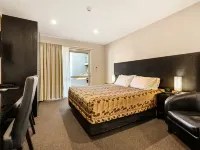 Quality Suites Amore Hotels near Riccarton