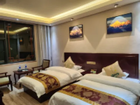 徳欽崗堅ホテル 梅里雪山国家公園景区-日照金山周辺のホテル