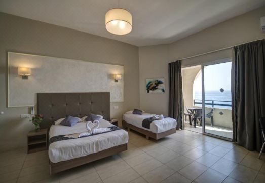 유로파 호텔 외관 또는 로비