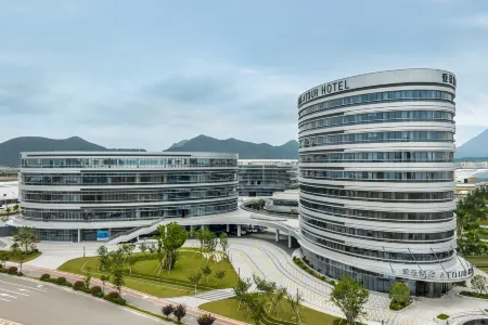 Atour Hotel Taizhou Linhai Toumen Port Отели в г. Linhai