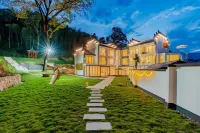 Half-mountain splash Hotel in zona Chaji Scenic Area