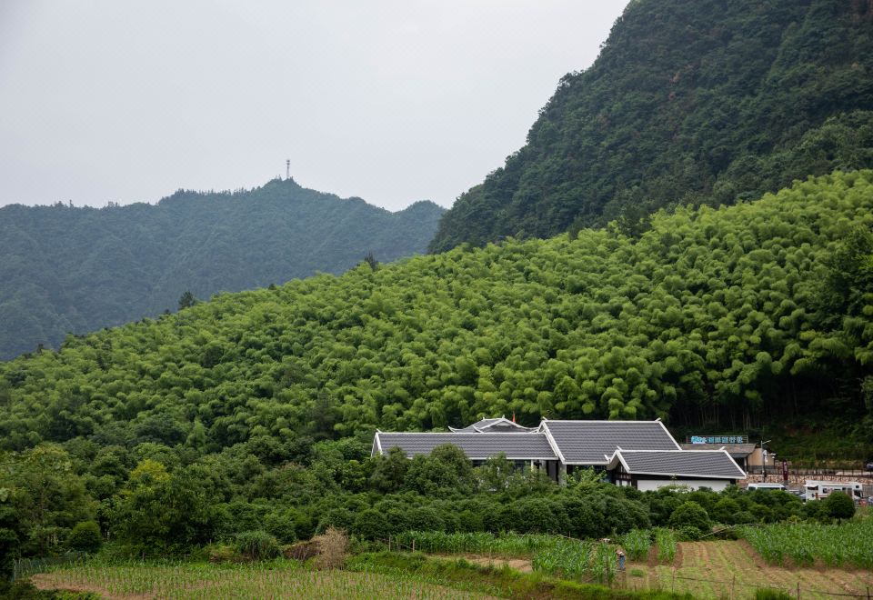 Vantu·ANNICA Tourism Resort