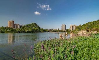 Vienna Zhihao Hotel (Guiyang Fanhuali Quanhu Park Subway Station)