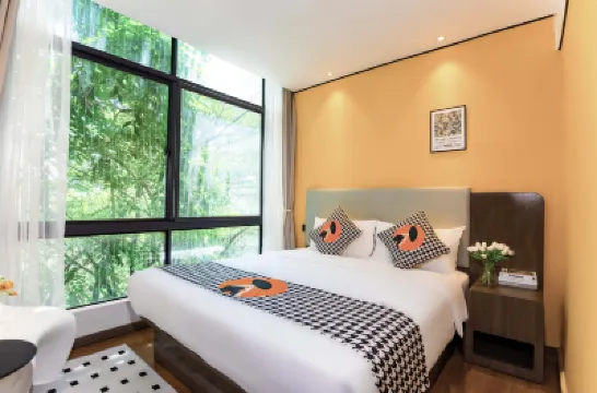 Sanya Huanjin Hotel (Shangpin Street Lovers' Bridge) Hotels near No.1 Farmers Market