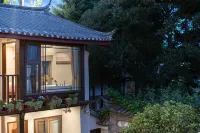 Lijiang Ancient Town - Green Willows Inn. Hotels near Wan Gu Building