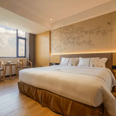 Four Seasons Hotel (Wuchuan Airport)