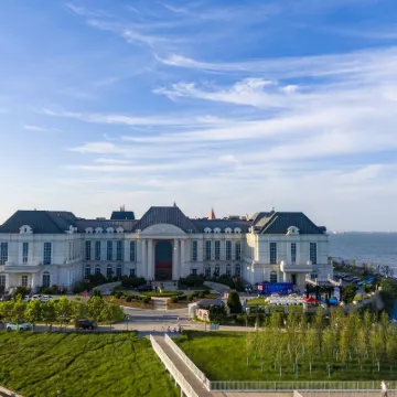 Yantai Lantian Hotel (Fisherman's Wharf Scenic) Hotels near Yantai Haichang Whale Shark Ocean Park