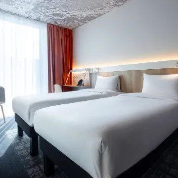 ibis Almaty Jetisu Отели рядом с достопримечательностью «Ботанический Сад»