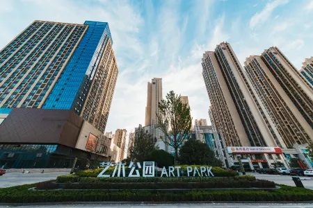 Sheraton Zhengzhou Boutique Hotel Отели рядом с достопримечательностью «Henan University of Technology (Lianhua Street Campus)»