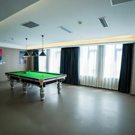 Wuyihai Internationals Hotel (Huanghe Jiaotong College High-speed Railway Station)