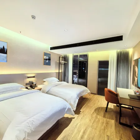 Yue Hotel (Yingshan Shenghua Times Square Store)