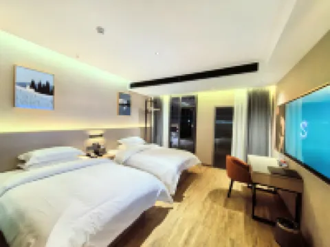 Yue Hotel (Yingshan Shenghua Times Square Store)