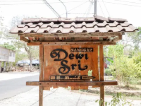 Dewisri Homestay Hotels in Pajangan
