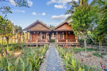 Sawarna Little Hula Hula by Zuzu Отели в г. Лебак