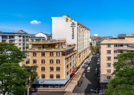 Magnotel Hotel (Dongxing Guomen Port) Отели рядом с достопримечательностью «Chen Mansion»