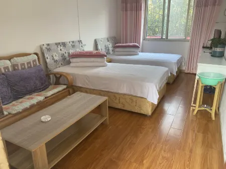 Chenggu Bureau of Grain Guest House Отели рядом с достопримечательностью «Tomb of Zhang Qian»