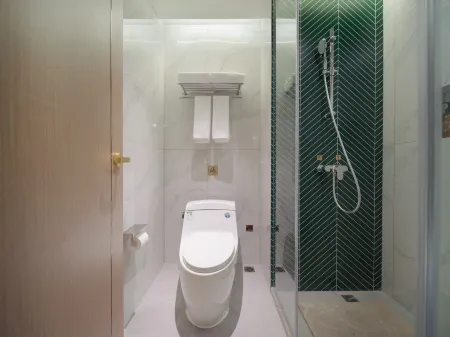 Vienna 3 Best Hotel (Wuhai Haibowan District Renmin Square) Отели рядом с достопримечательностью «Wuhai Vocational and Technical College»