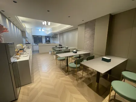 Mandala Smart Hotel (Wanda Plaza, Wuhan Sports Center Metro Station) Отели рядом с достопримечательностью «Jiuzhen Forest Park»