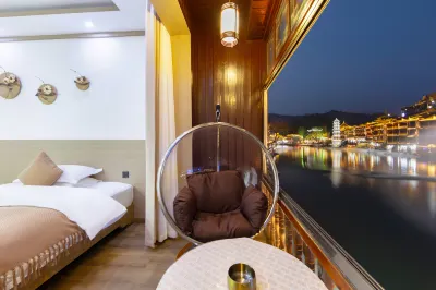 Yueying Tuojiang Riverview Homestay(Phoenix Ancient City)
